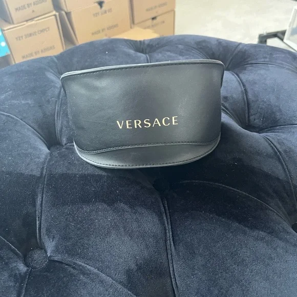 Versace - Picture 5 of 5